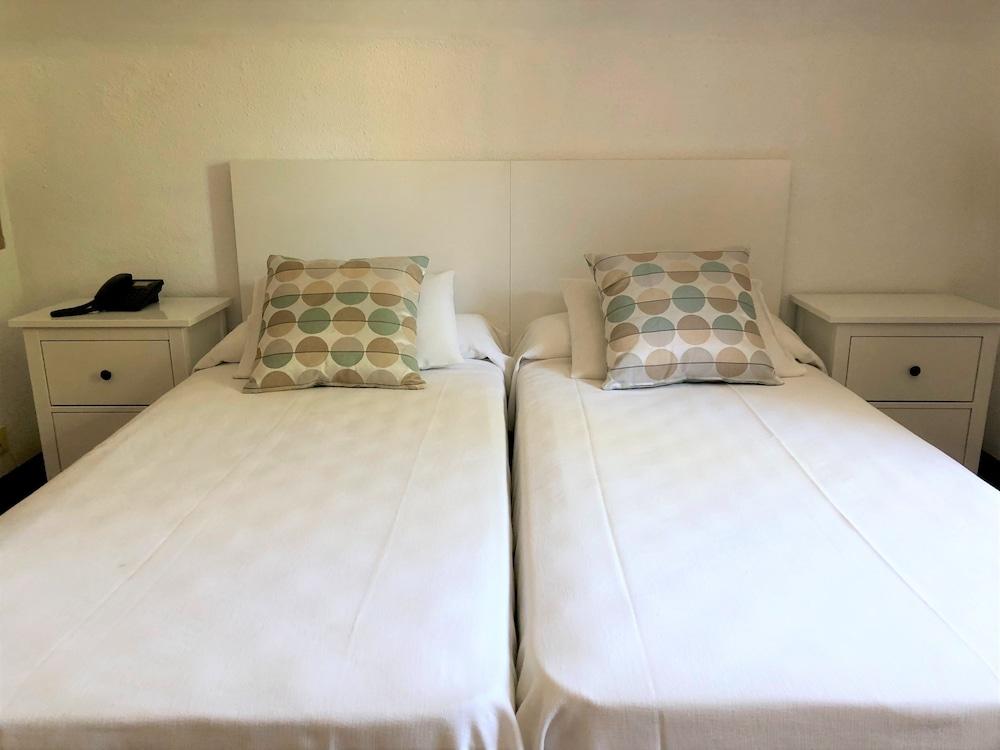 Hotel Capri Sitges Kültér fotó