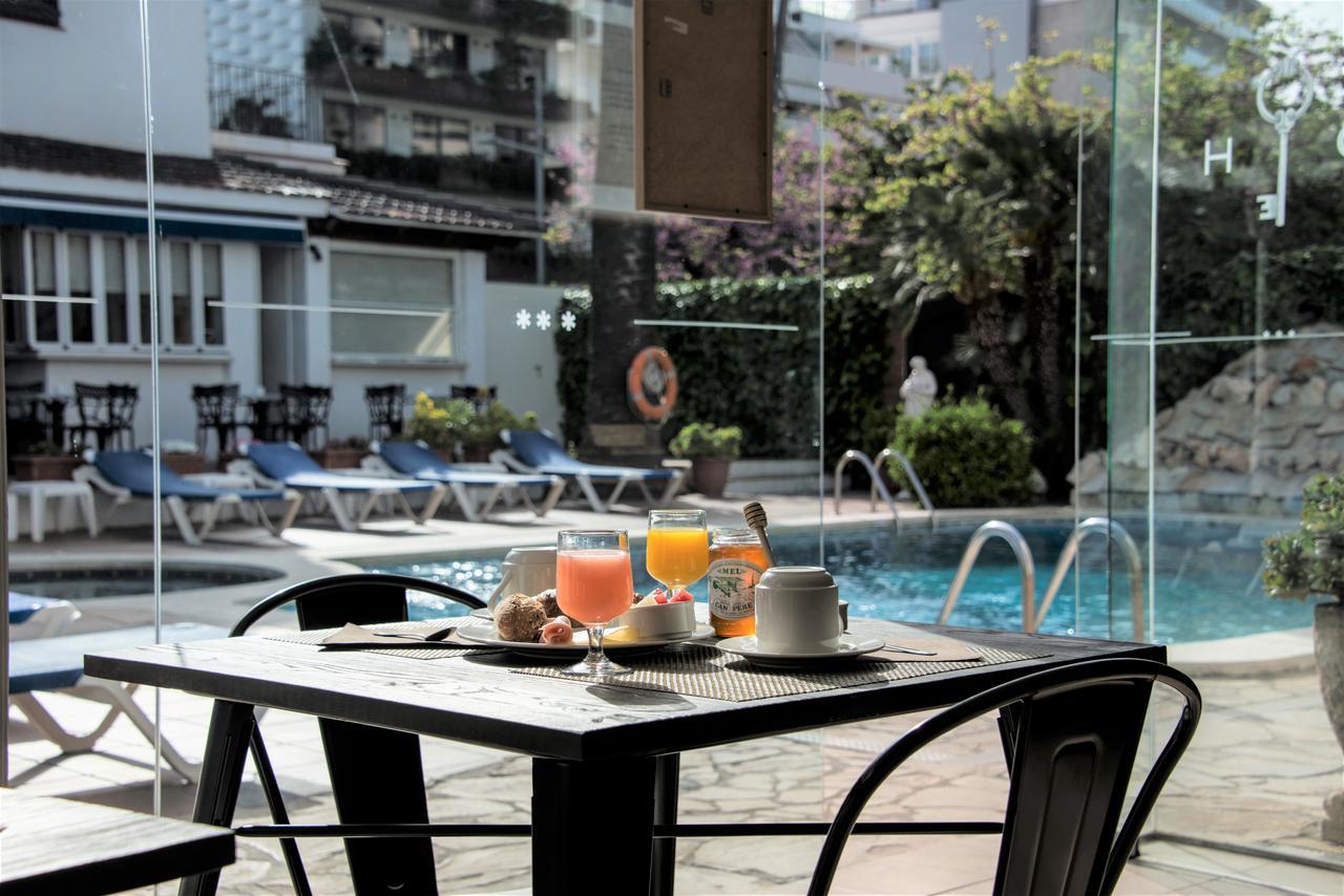 Hotel Capri Sitges Kültér fotó