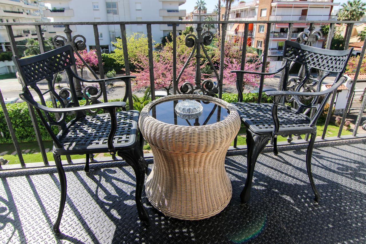 Hotel Capri Sitges Kültér fotó