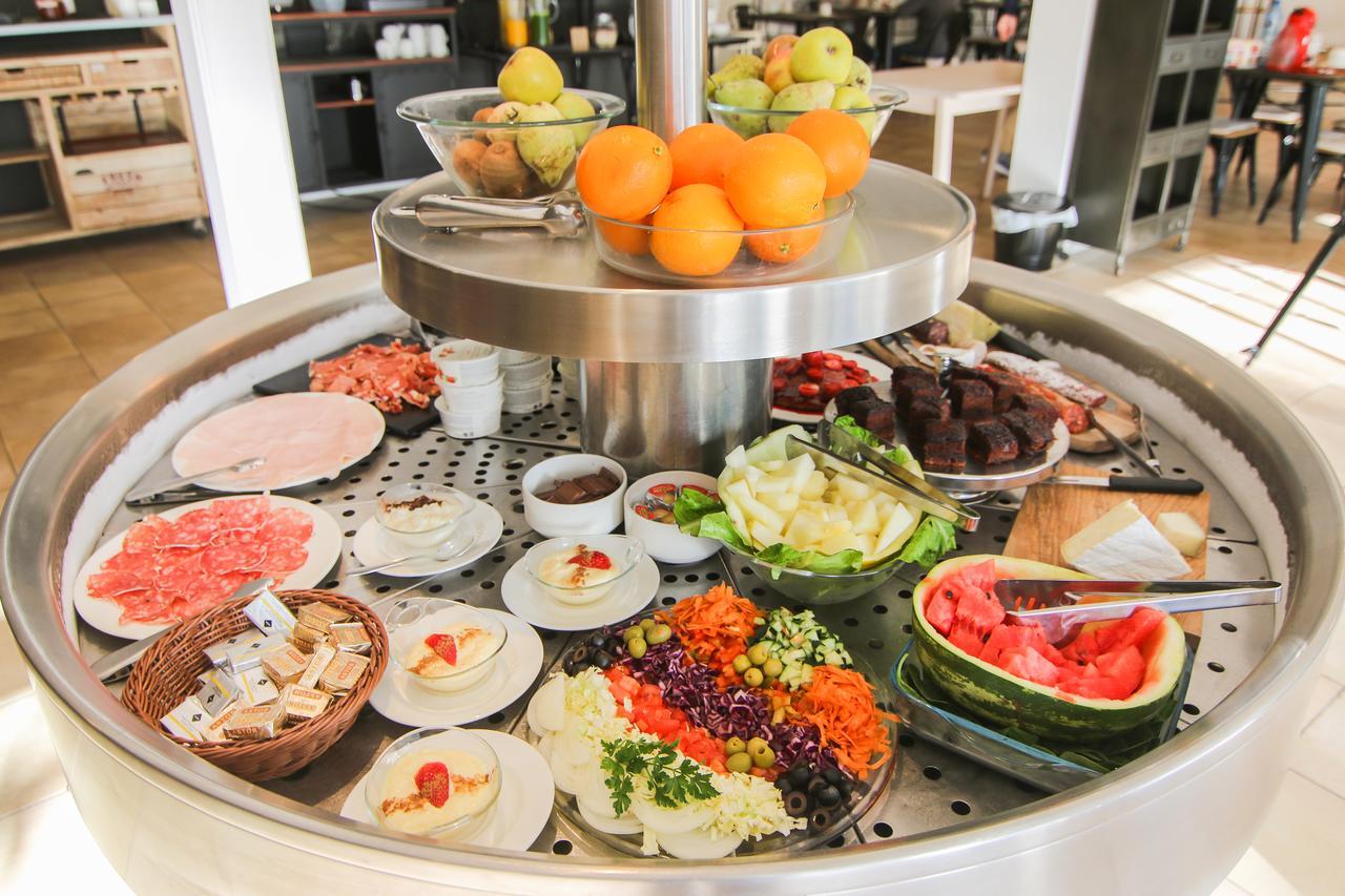 Hotel Capri Sitges Kültér fotó